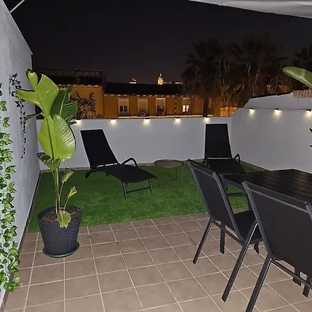Cms Center Penthouse With Sunny Terrace & Parking Apartment